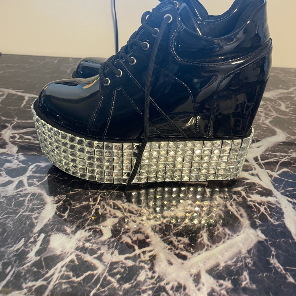 Platforms - Picture 3 of 3